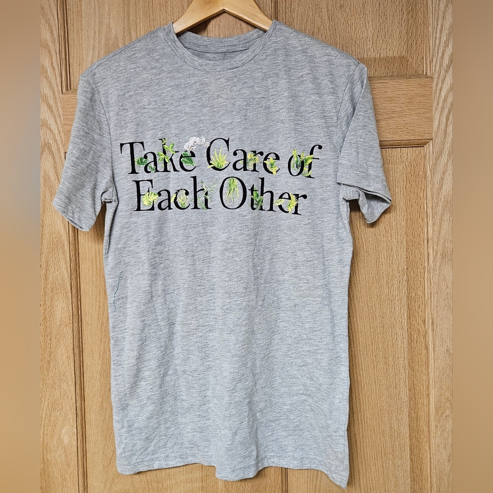Zoe + Liv‎ XS Gray Graphic T-Shirt